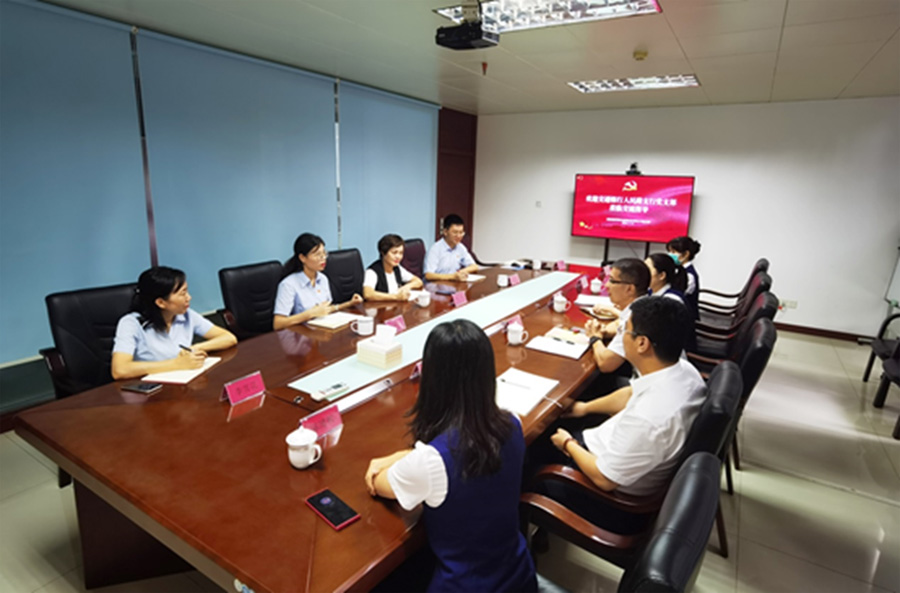 珠海交通银行人民路支行党支部书记一行莅临 珠海龙狮瓶盖公司交流座谈